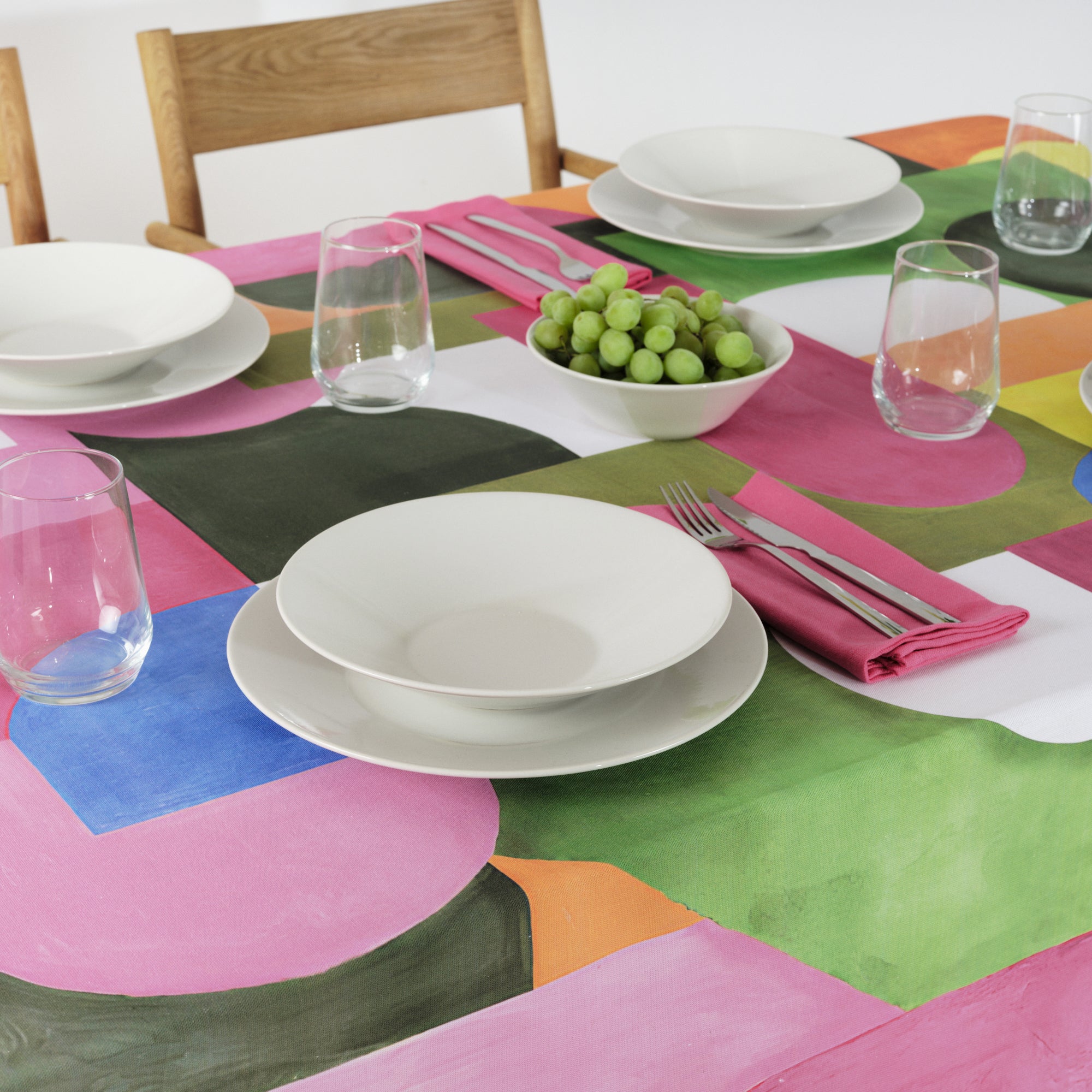 Dundee 100% cotton stain-resistant resin tablecloth
